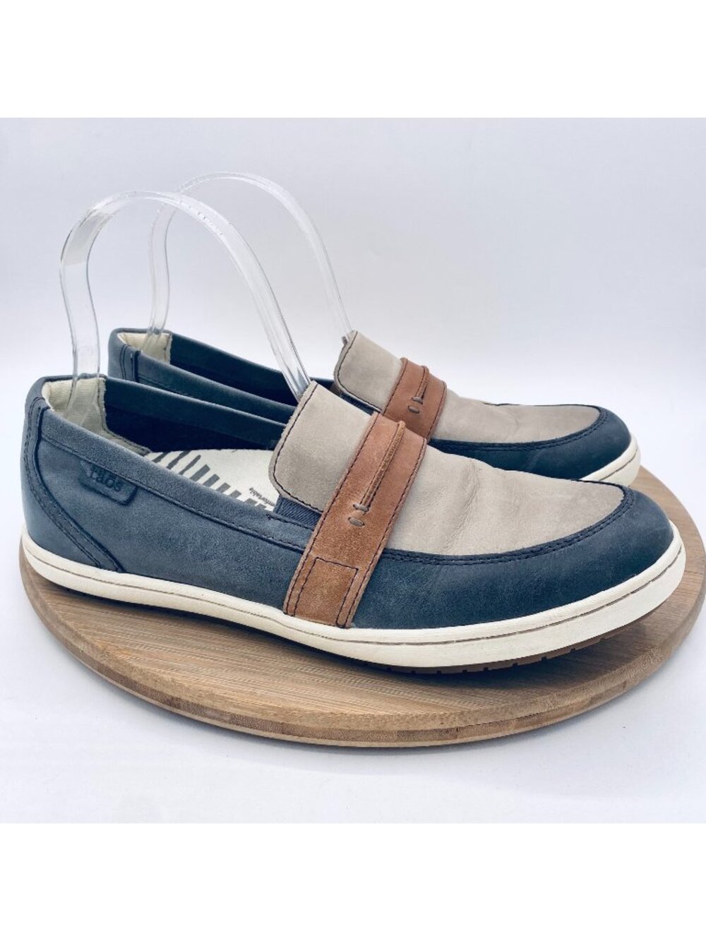 Taos Shoes Womens 9 Blue Beige Leather Comfort Upward Sporty Sneaker Flats